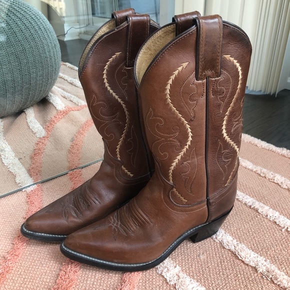 Shoes - Women’s cowboy boots - size 5.5/6